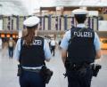 Bild: picture alliance / dpa
Nach einem Hinweis aus der Schweiz hat die Bundespolizei am Münchner Flughafen bei der Einreise einen wegen Millionenbetrugs international gesuchten Passagier festgenommen. (Symbolbild)