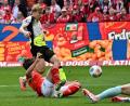 Bild: Torsten Silz/dpa
Daniel Svensson (l) erzielte das 1:0 für Borussia Dortmund gegen den FSV Mainz 05.