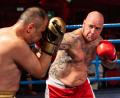 Bild: Michael Reichel/dpa
Die Amateurboxer Daniel Bertz (r) gewinnt für Thüringen gegen Hasan Arli für Nürnberg bei dem Show-Boxkampf.