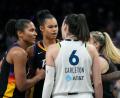 Bild: Ross D. Franklin/AP/dpa
Mercury-Star Satou Sabally (M) war in der Schlussphase nicht zu stoppen.