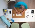 Bild: Sebastian Kahnert/dpa/dpa-tmn
Nicht alle Praxen haben sie, nur ganz wenige Patientinnen und Patienten nutzen sie bisher: die elektronische Patientenakte. (Archivbild)