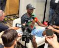 Bild: Felix Schröder/-/dpa
WM in Ruanda: Der eritreische Radprofi Biniam Girmay spricht während einer Pressekonferenz