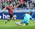 Bild: Swen Pförtner/dpa
Hannovers Benjamin Källman scheitert an Bielefelds Torwart Jonas Kersken.