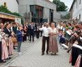 Bild: lg
Zur Unterhaltung der 140 Hochzeitsgäste dirigiert Gottfried Berger zusammen mit seiner Gattin Marion die Polka „Schöner Böhmerwald“.
