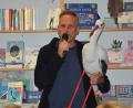 Bild: jr
Achim Bogdahn hatte auch seinen Storch vom Titelblatt seines Buches nach Tirschenreuth mitgebracht.