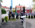 Bild: do
Der Versammlung des Kreisverbandes Eschenbach des Bayerischen Soldatenbundes ging eine Totenehrung vor dem Vorbacher Kriegerdenkmal voraus. Die Ortsverbände waren auch mit Fahnenabordnungen vertreten.