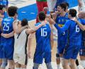 Bild: Aaron Favila/AP/dpa
Volleyball-WM , Finale, Männer: Das Team von Italien feiert nach dem Sieg gegen Bulgarien im Endspiel der FIVB-Volleyball-Weltmeisterschaft der Männer.