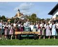 Bild: bö
Von Freitag, 3. Oktober, bis zum Montag, 6. Oktober, wird in Allersburg die Wiesenkirwa gefeiert. Die Allersburger Kirwa-Paare freuen sich dazu auf viele Gäste.
