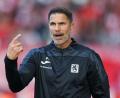 Bild: Christoph Reichwein/dpa
Wieder nichts: Patrick Glöckner verliert mit dem TSV 1860 München auch in Aue. (Archivbild)