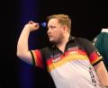 Bild: Thomas Frey/dpa
Zieht in die Top 16: Darts-Profi Schindler.