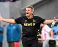 Bild: Federico Gambarini/dpa
Hadert mit dem Video-Assistenten: Kölns Trainer Lukas Kwasniok.