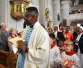 Bild: fdl
Singend und tanzend wurden die Gaben zum Altar gebracht.