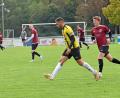 Bild: Gebert
Der Tabellenzweite FC Tirschenreuth gastiert am Sonntag bei der SpVgg Weißenstadt. Das Bild zeigt den zweifachen Torschützen Anthony Hofweller (links) beim 5:0-Sieg des FC gegen den VfB Arzberg.