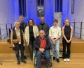 Bild: Marko Pammer
Einen schönen Erlös für das BRK-Seniorenwohn- und Pflegeheim Arche Noah in Nabburg brachte ein Konzert in der Marienkirche. Stehend (von links) Zweite Bürgermeisterin Irene Ehemann, Organisator Wolfgang Goeldner, Heimleiterin Martina Lingl, Johannes Pfeffer (Abteilungsleiter Pflege BRK-Kreisverband) sowie Philipp Rohrer und Marlene Götz und vorne Heimbeirat Anton Herrmann.