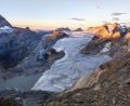 Bild: Matthias Huss/Glamos Gletschermessnetz/Akademie der Naturwissenschaften Schweiz (SCNAT)/dpa
Der Gletscher Claridenfirn im Schweizer Kanton Glarus war im September 2025 komplett schneefrei.