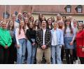 Bild: kro
Die neuen Lehrkräfte im Schulamtsbezirk Tirschenreuth mit Schulamtsdirektorin Martina Puff (vorne rechts), Schulamtsdirektor Armin Engel (hinten links), der Vorsitzenden des Personalrats, Sabine Graser (hinten links) und Schulpsychologin Sabine Sollfrank (vorne links).
