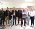Bild: Anton Schütz
Beim Jour fixe in der Sporthalle Poppenricht besprachen die Verantwortlichen den aktuellen Baufortschritt (von links): Dennis Kohl (Firma E. Kohl Bauunternehmen GmbH), Oliver Pautsch (Firma Tecplan), Christina Eichner B. A. Architektur (Harth + Flierl Architekten GmbH), Bürgermeister Hermann Böhm, Josef Grünwald (ViSoTech GmbH), Josef Ehbauer (Hausmeister), Regina Schatz (Gemeindeverwaltung) und Schulleiterin Janina Schmidt.