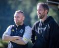 Bild: Günter Uschold
Der Trainer des SV Haselbach, Florian Mulzer (links), und Abteilungsleiter und Co-Trainer Stefan Fischer blicken dem Spitzenspiel gegen den Nachbarn SV Schwandorf/Ettmannsdorf II entgegen.