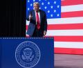 Bild: Evan Vucci/AP/dpa
Der US-Präsident hat laut übereinstimmenden US-Medienberichten entschieden, dass sich sein Land in einem „bewaffneten Konflikt“ mit Drogenkartellen befindet. (Archivbild)