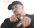 Bild: Jens Kalaene/dpa
Mit „Lan Juks“ begibt sich Kool Savas auf Spurensuche in seine eigene Vergangenheit und liefert dabei ein Album, das Hip-Hop-Fans von früher und heute verbindet.