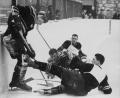 Bild: Archiv ERSC Amberg
Eishockey Anfang der 50er Jahre in Amberg. Das Bild wurde am 4. Januar 1954 aufgenommen. Damals spielte man im Englischen Garten ohne Helm und mit Holzschlägern.