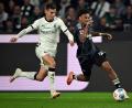 Bild: Federico Gambarini/dpa
Nathaniel Brown (rechts) am vergangenem Wochenende beim 6:4-Sieg gegen Borussia Mönchengladbach.