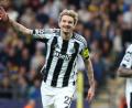 Bild: Bruno Fahy/Belga/dpa
Nick Woltemade bejubelt sein erstes Tor in der Champions League.