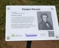 Bild: Stadt Ansbach/dpa
Die Infotafel am Grab von Kaspar Hauser fehlt.