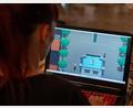 Bild: Franka Eichl
Denise Schatzkowski stellt das neue Spiel "Digitales Weiden" vor.