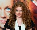 Bild: Felix Hörhager/dpa
Die Schauspielerin Alexa Goodall bei der Deutschlandpremiere. (Archivbild)