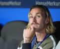Bild: Marcus Brandt/dpa
Derzeit nur als Zuschauer bei Spielen seines FC St. Pauli dabei: Kapitän Jackson Irvine.