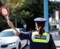 Symbolbild: Matthias Balk/dpa
Grenzpolizisten kontrollierten einen gesuchten Straftäter in Waidhaus.