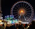Bild: Daniel Karmann/dpa
Das Münchner Oktoberfest im Dunklen. Hier soll am Abend eine Drohne geflogen sein. (Archivbild)