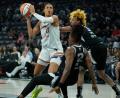 Bild: John Locher/AP/dpa
Satou Sabally kam im ersten Finalspiel auf 19 Punkte.