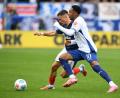 Bild: Daniel Bockwoldt/dpa
Kiel und Darmstadt lieferten ein intensives Spiel.