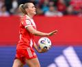Bild: Sven Hoppe/dpa
Flach spielen, hoch gewinnen: Bayerns Georgia Stanway.