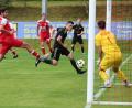 Bild: Dieter Jäschke
Spielertrainer Benjamin Urban (Mitte) und der SC Luhe-Wildenau unterlagen am Samstag klar beim TSV Seebach.