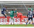 Bild: Andreas Gora/dpa
Das erste Heimtor im vierten Heimspiel: Sebastian Grönning erzielt das 1:0 gegen Preußen Münster.