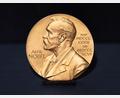 Bild: Daniel Reinhardt/dpa
Die Medaille, die für einige Tage die Welt bedeutet. (Archivbild)