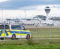 Bild: Armin Weigel/dpa
Nach den Drohnensichtungen kann es am Münchner Airport weiter zu Einschränkungen kommen.