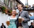 Bild: Matthias Balk/dpa
Harry Kane präsentierte sich mit seiner Frau Katie Goodland in bester Wiesn-Stimmung.