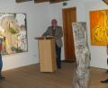 Bild: rn
"Mit ihrem Besuch bekunden Sie ihre Verbundenheit mit dem Heimatverein und ihr Interesse an Leo Schötz und dessen zeitgenössischem Kunstschaffen", sagte Karlheinz Keck, umgeben von Werken von Leo Schötz.
