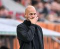 Bild: Harry Langer/dpa
Was nun? VfL-Coach Paul Simonis reagiert in Augsburg sauer.