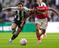 Bild: Owen Humphreys/PA Wire/dpa
Sandro Tonali (links) setzte sich mit Newcastle gegen Nottingham durch.