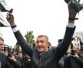 Bild: Øíhová Michaela/CTK/dpa
Der Vorsitzende der Oppositionsbewegung ANO, Andrej Babis, reagiert nach der Bekanntgabe des Wahlergebnisses.