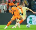 Bild: Peter Dejong/AP/dpa
Pech für Memphis Depay. Ohne Pass geht es für ihn nicht in die Heimat.
