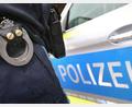 Bild: Karl-Josef Hildenbrand/dpa
Die Polizisten nahmen die beiden jungen Männer und die junge Frau mit zur Dienststelle. (Symbolbild)