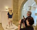 Bild: upl
Sichtungstermin im Landratsamt für ein mögliches Kirwa-Museum. Der Kopf des Freudenberger Kirwabären wird dokumentiert.