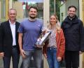 Bild: Regina Schatz
Bei der Kindertageseinrichtung St. Michael gab es einen Leitungswechsel (von links): Bürgermeister Hermann Böhm, Michael Kraus, Barbara Weiß und Pfarrer Dominik Mitterer.