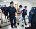 Bild: Georg Hochmuth/APA/dpa
Eine Jugendgruppe soll eine Lehrerin vergewaltigt haben - nun stehen die jungen Männer vor Gericht.